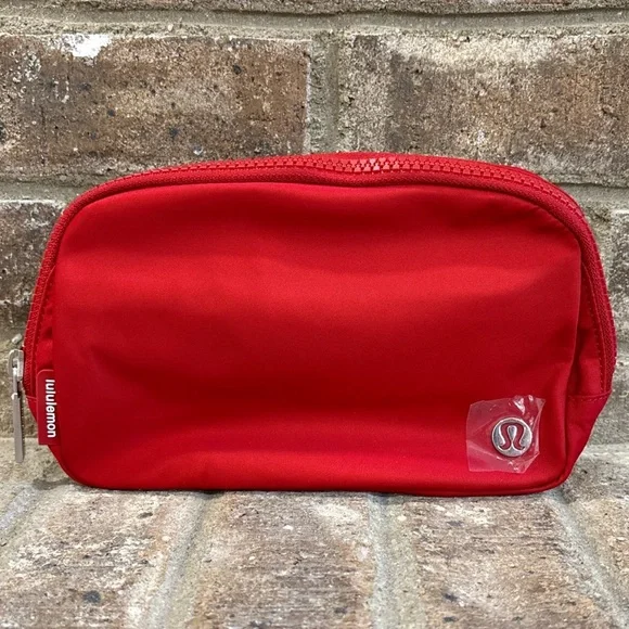 NWT Lululemon Everywhere Belt Bag In College Crimson - Picture 2 of 10